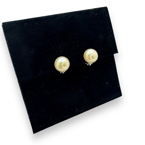 Christian Dior Late 1970's Vintage Glass Pearl Clip Earrings - Picture 3 of 12